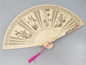 Elegansi dan Keterampilan Kerajinan Kipas Kayu Cendana