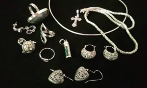 Kerajinan Perak: Gemerlap Keindahan di Setiap Goresan