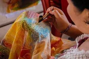 Mengurai Keindahan: Daya Tarik Batik yang Abadi